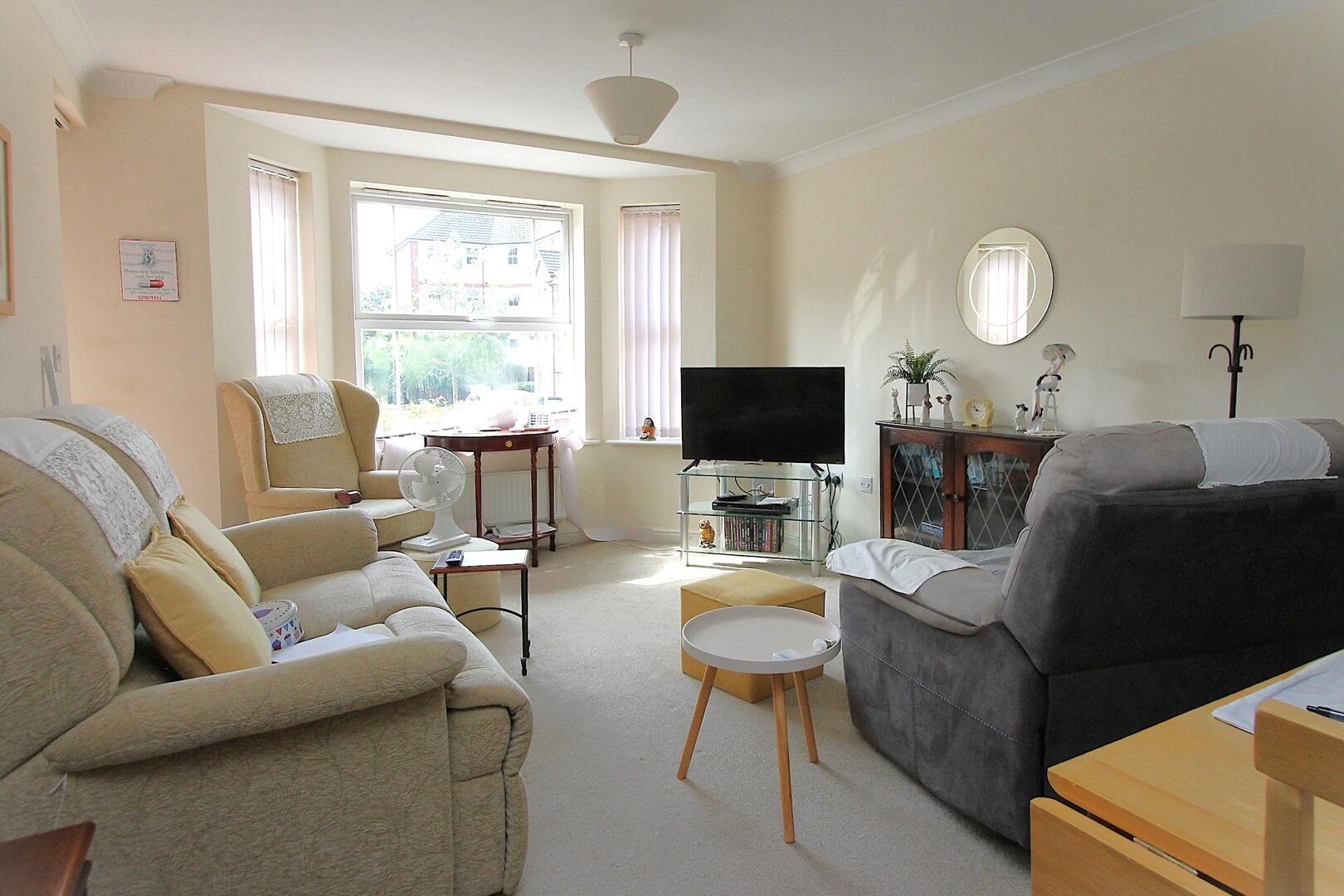 2 bed property in Trefoil Gardens, Stourbridge